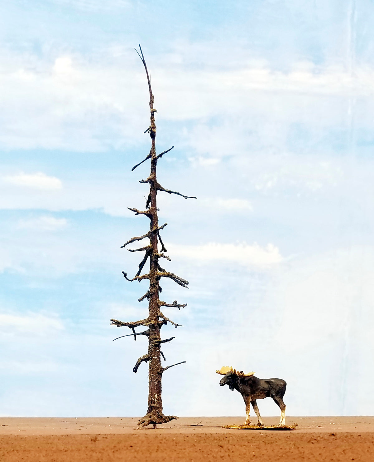 5 inch tall snag dead ghost tree with HO preiser moose Daisy alongside for scale reference, photo by Coastman's.