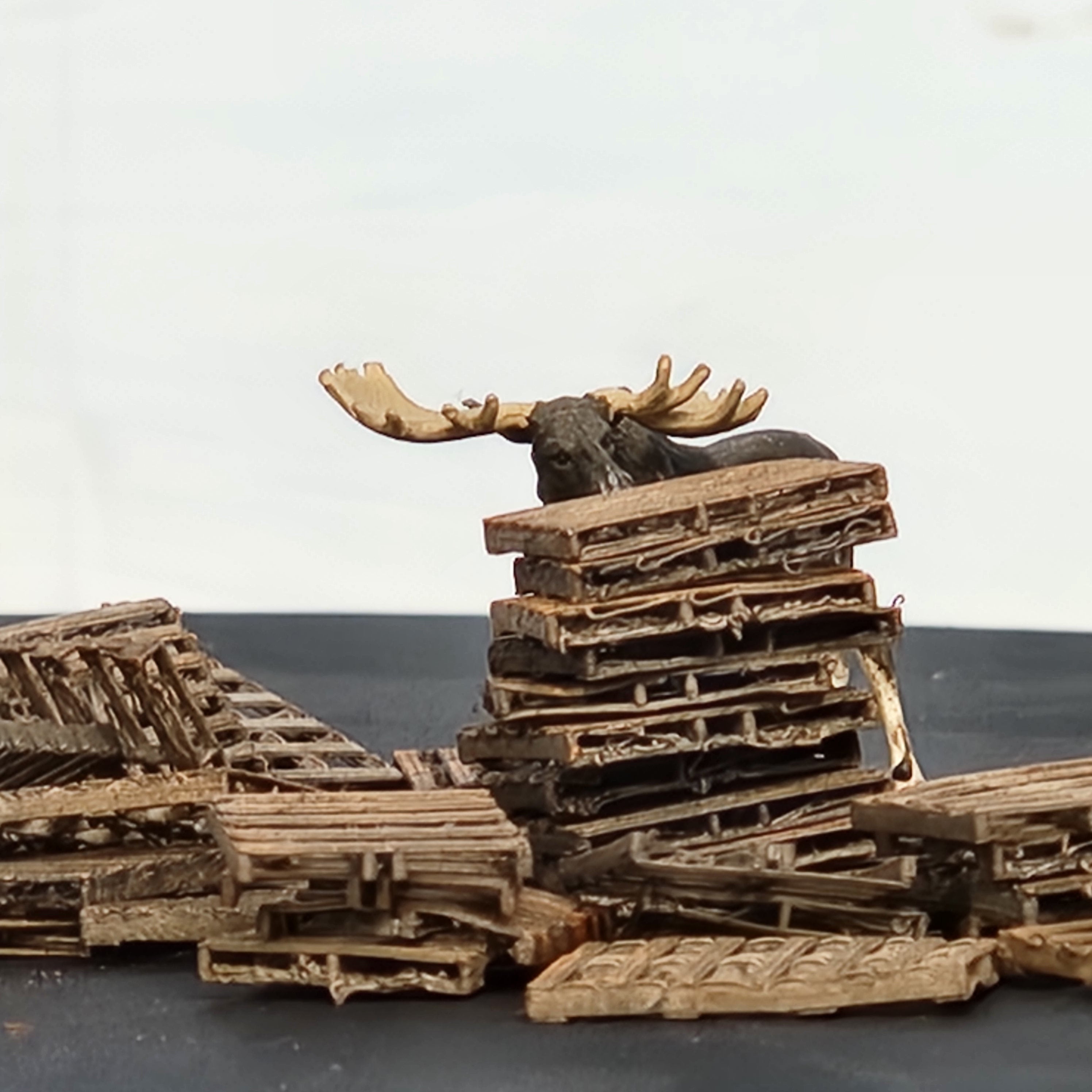 Weathered Pallets in HO Scale 1:87 with Preiser Moose HO as scale reference