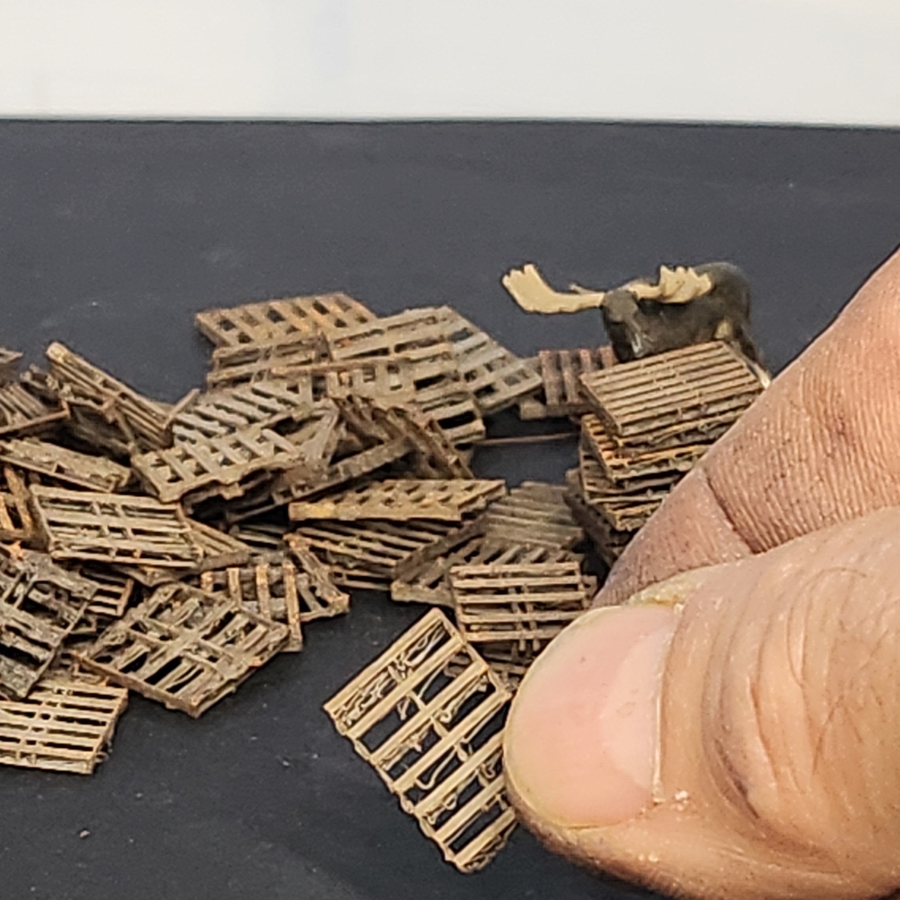 Pallets, HO Scale, Weathered, 60