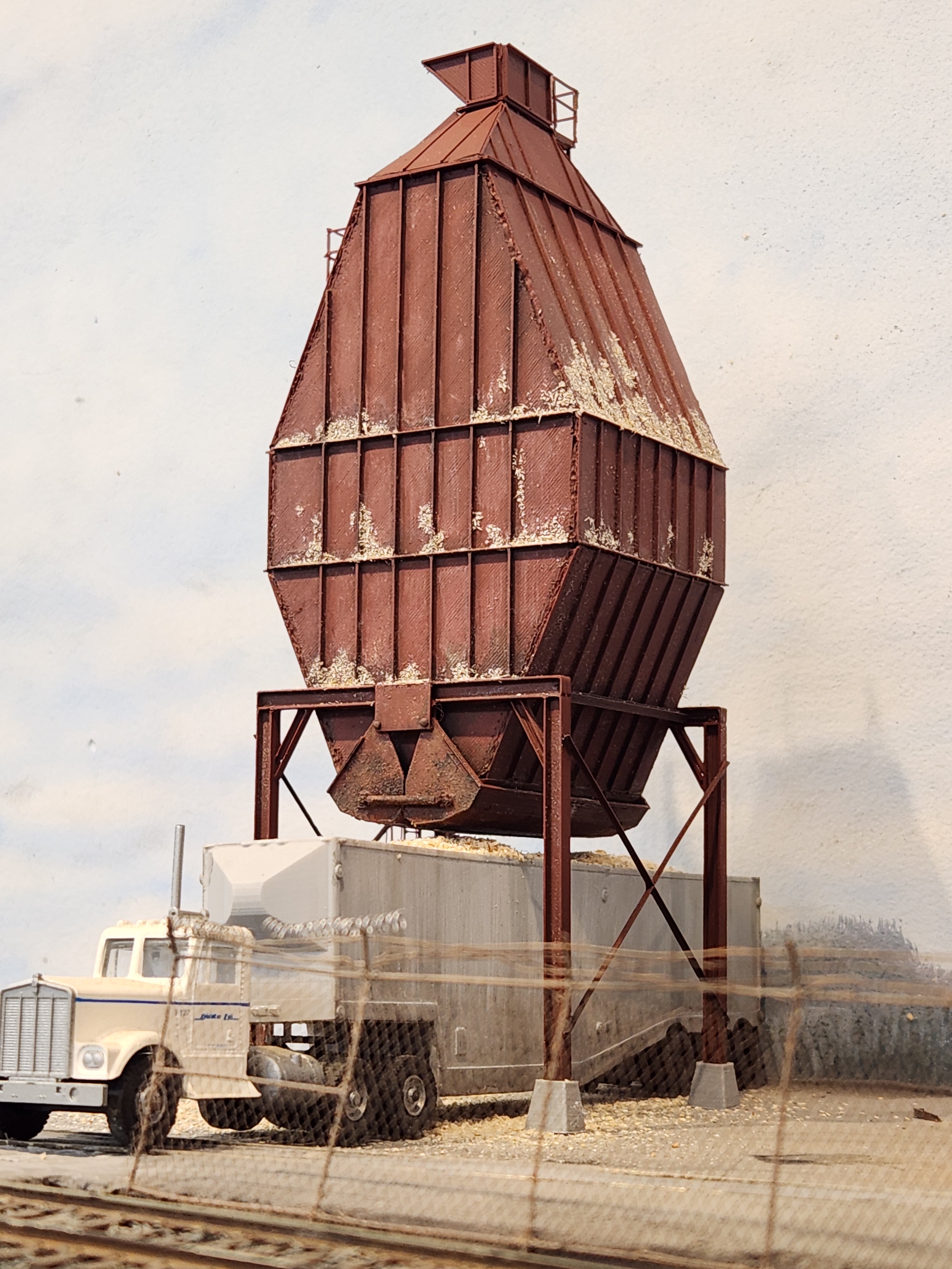 KIT: Wood Chip Bin, HO 1:87, Sawdust Storage