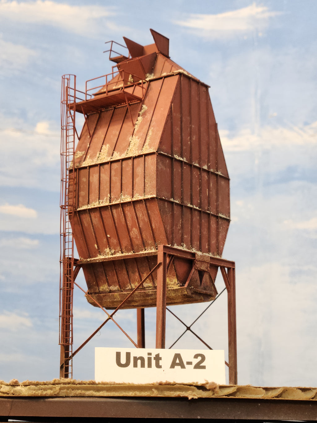 1:87 scale model wood chip storage bin, Unit A-2, model building by Roger Rasmussen, Coastman's Scenic Products, CSP LLC Port Orford, Oregon USA