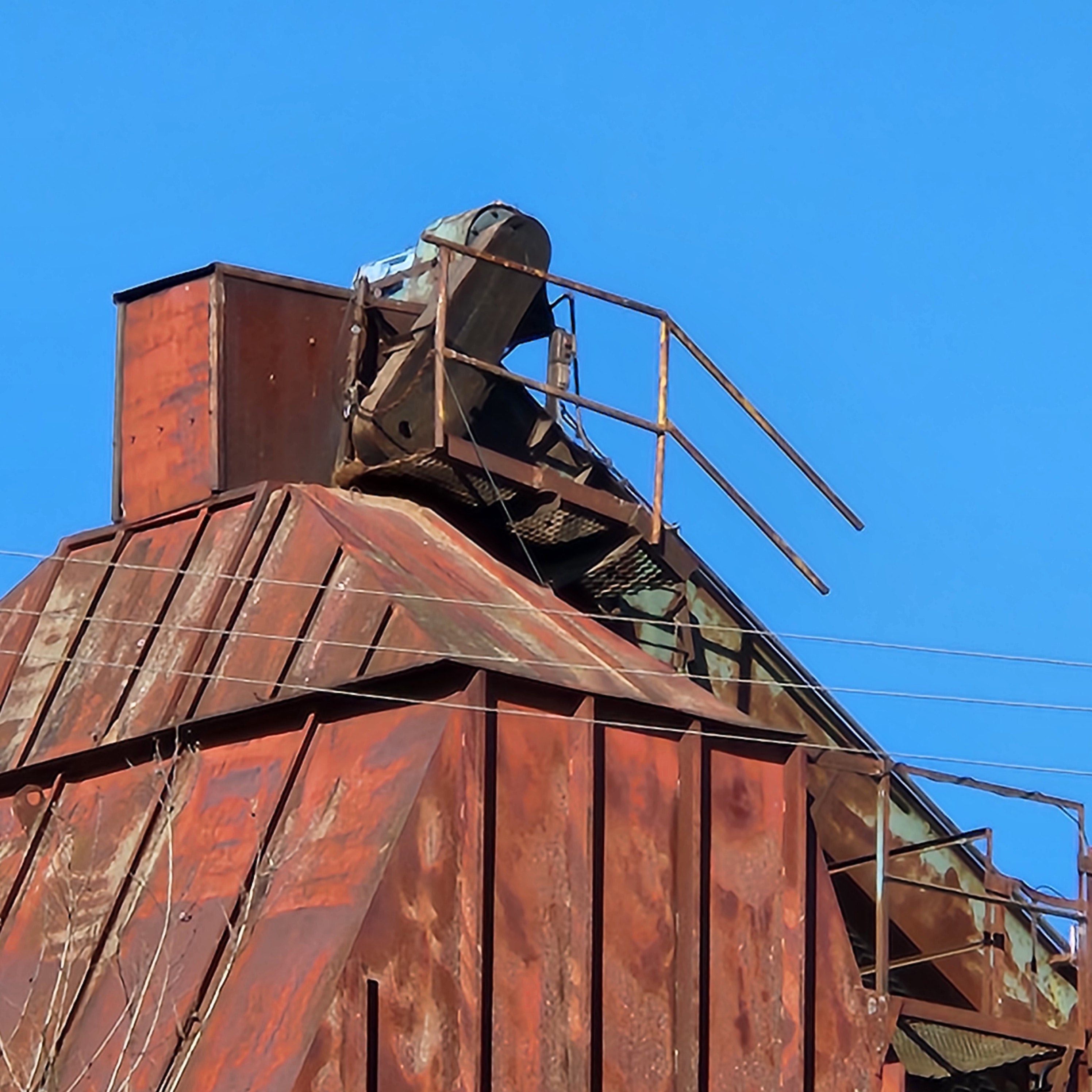 Wood chip storage bin top area detail prototype 1:1 used as reference to build 1:87 model by Roger Rasmussen, Coastman's Scenic Products, CSP LLC Port Orford, Oregon USA