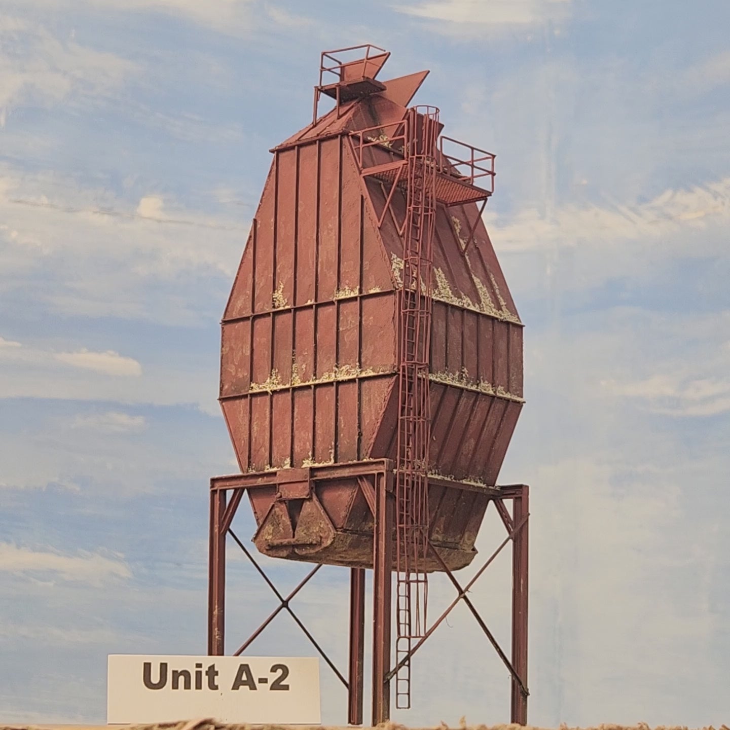 MP4 video of 1:87 scale model wood chip storage bin, Unit A-2, model building by Roger Rasmussen, Coastman's Scenic Products, CSP LLC Port Orford, Oregon USA